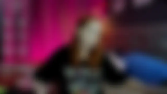 Lesi_Moonie01's Live Chat Room