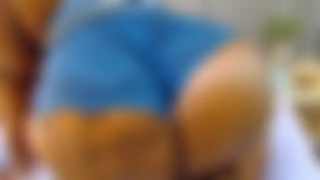 Živá chatovací místnost ROYALASS25