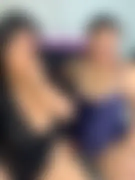 twocurvylatins' Live Chat Room