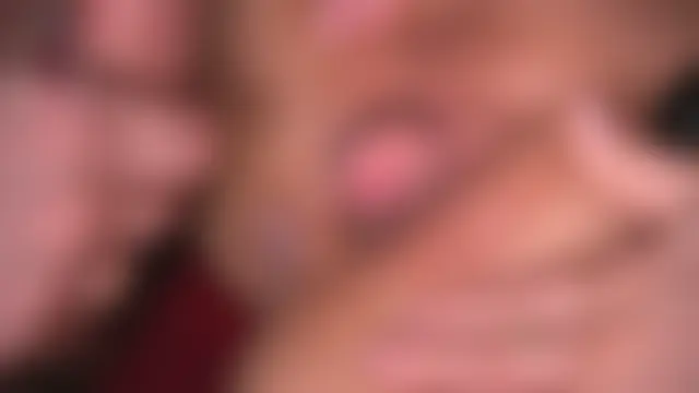 helena_play: διαδικτυακό σόου στην κάμερα