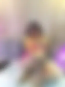 MonserratLune élő chatszobája