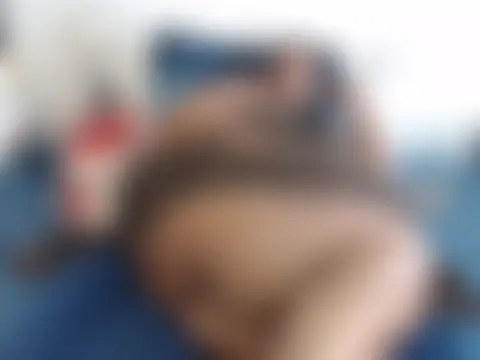 Bustydiva83 élő chatszobája