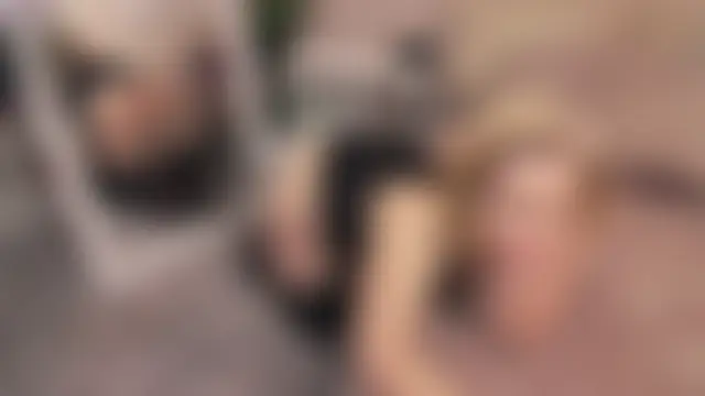 Lorabigass' Live Chat Room