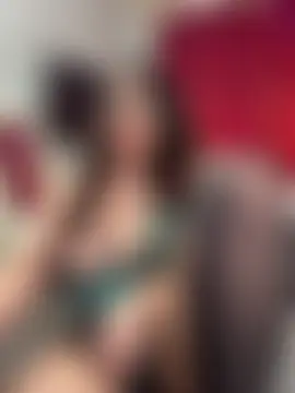 Curvy_bigtitts 网络视讯表演