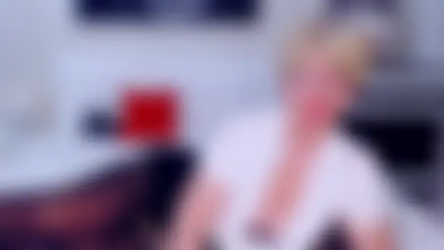 urlovelyneighbour's Live Chat Room