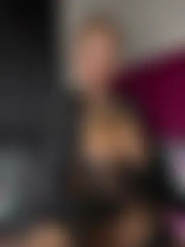 غرفة دردشة QUEEN_NOBUHLE_FEMDOM_777 المباشرة