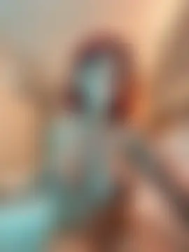 Pokazy przed kamerką – zafiro_mo0n