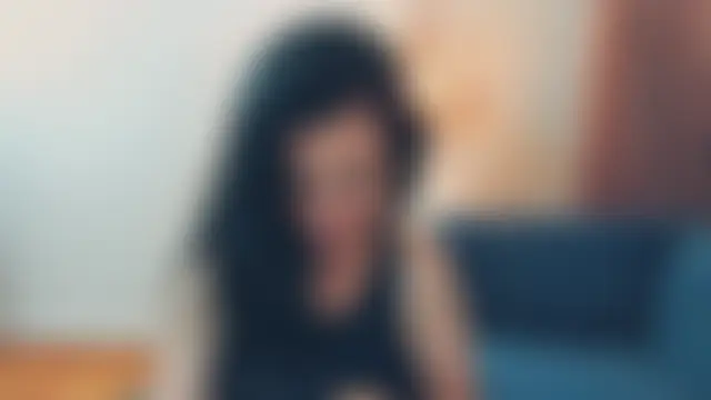 BrilliantGirll: διαδικτυακό σόου στην κάμερα