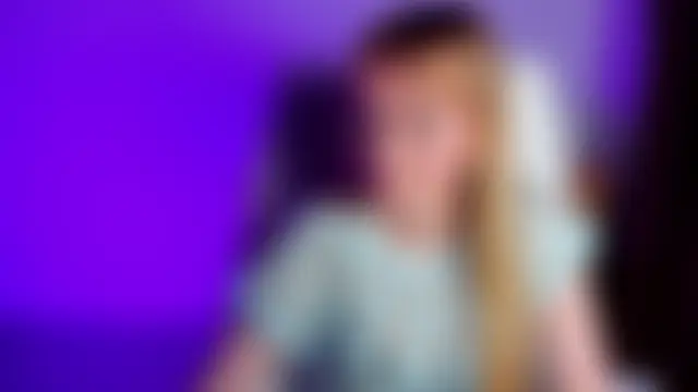 Kirasweetlove: διαδικτυακό σόου στην κάμερα