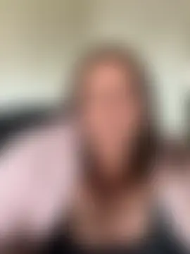 Busty-GilfQuinn: διαδικτυακό σόου στην κάμερα