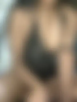 RAYI_Queen_2's Live Chat Room