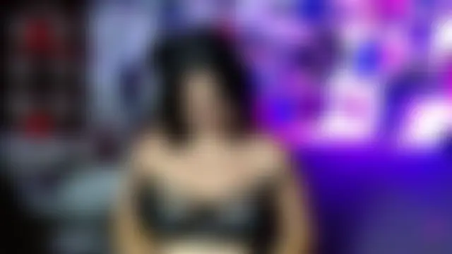 Roxy_f_w's Live Chat Room