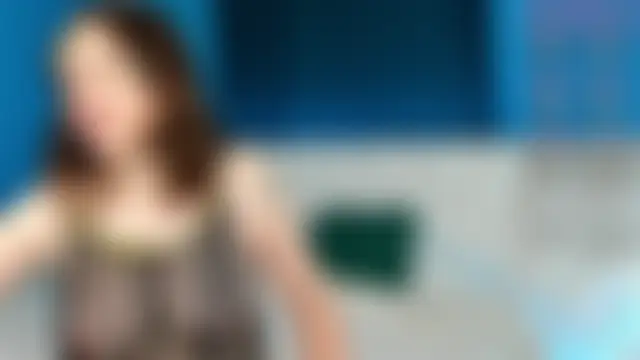 Kira_Adler Adlı Modelin Canlı Sohbet Odası