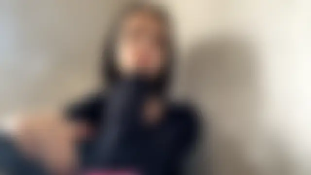 Naoomis: διαδικτυακό σόου στην κάμερα