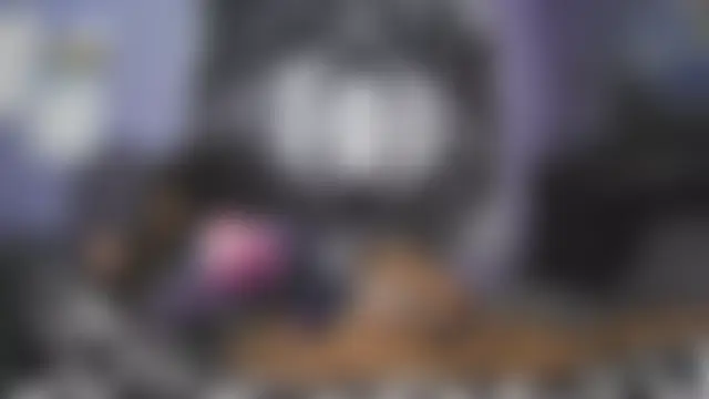 UriUniverse69's Live Chat Room