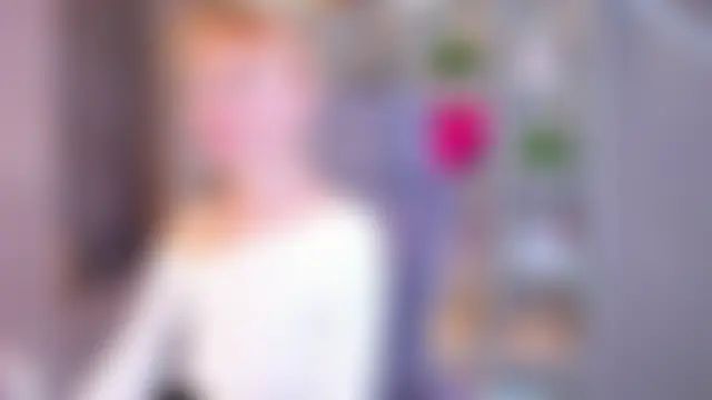 Julie_Lucas – Naživo chatovacia miestnosť