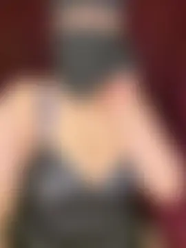 Pokazy przed kamerką – RooVaaN-Xx