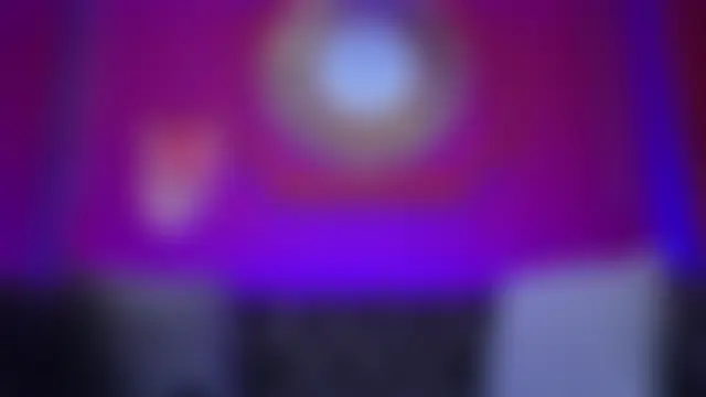 Julieta_Russell élő chatszobája