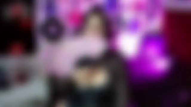 Roxy_f_w's Live Chat Room