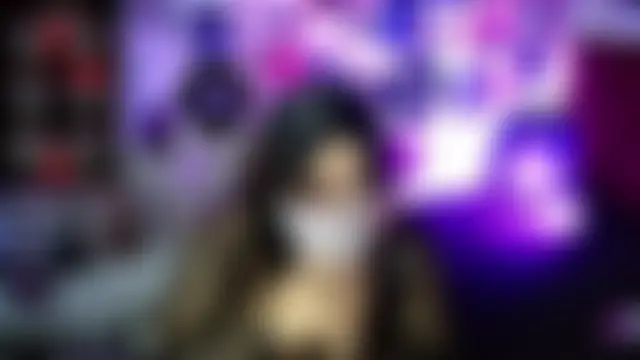 Roxy_f_w Adlı Modelin Canlı Sohbet Odası