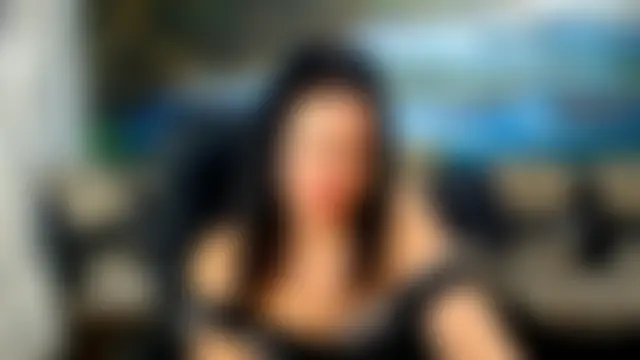 MoistMady élő chatszobája