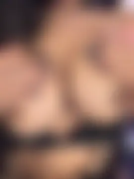 Pokazy przed kamerką – KARISHMA-STRIP