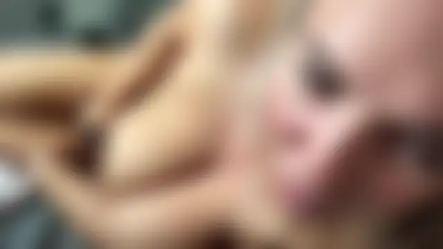 Bustyblondebabe32's Webcam Show