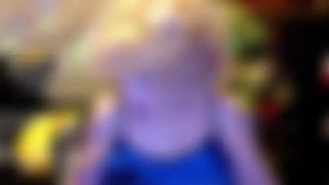 Pertunjukan Kamera Web HappyWomanOn