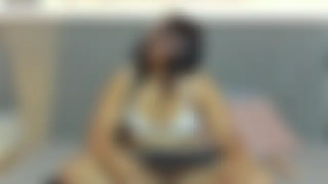 Show modela Michelle_Saenz_ na web-kameri