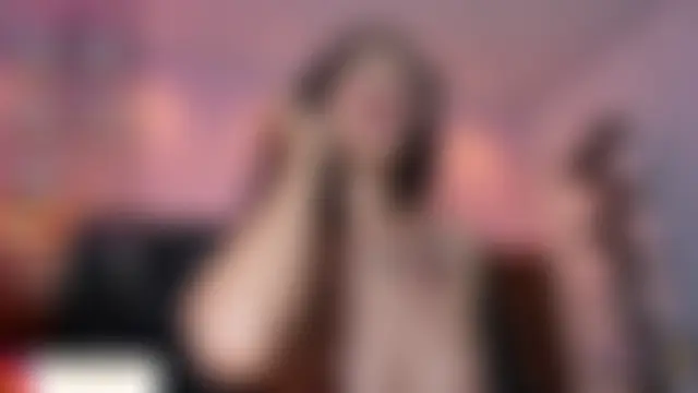 AMELIELEONE Adlı Modelin Canlı XXX Sohbeti