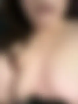 Noora-: διαδικτυακό σόου στην κάμερα