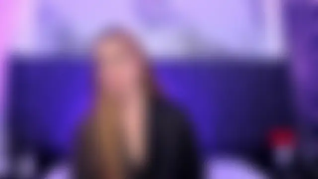 CarlySommers élő chatszobája