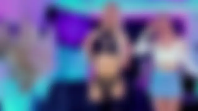 Queens_Wonders_Blonders' Webcam Show