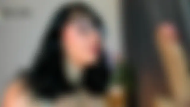 Silvanna-Moree: διαδικτυακό σόου στην κάμερα