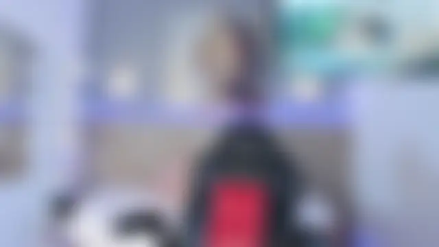 Kira_Voss Adlı Modelin Canlı Sohbet Odası