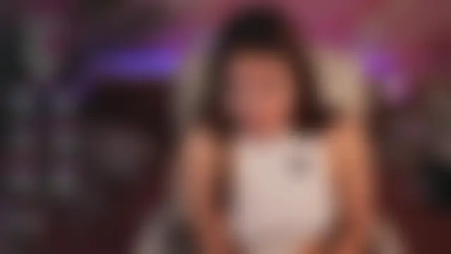 Show modela ViolettStar_ na web-kameri