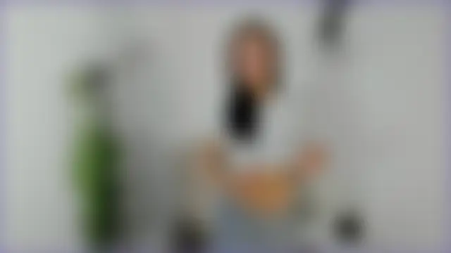 Pertunjukan Kamera Web MicaelaCubr