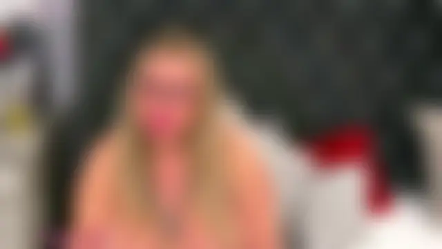 Pokazy przed kamerką – VoluptuousLeona