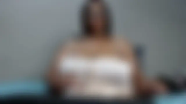 Show modela BustyMelonssXXXX na web-kameri