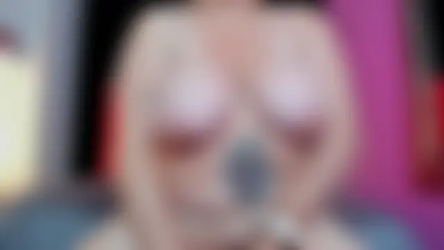 ScarletBigTitties – Naživo chatovacia miestnosť