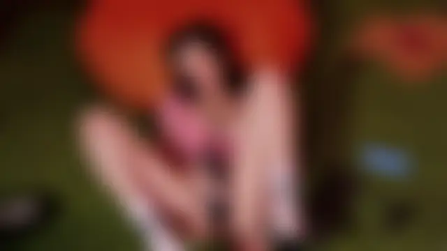 GennaJames: διαδικτυακό σόου στην κάμερα