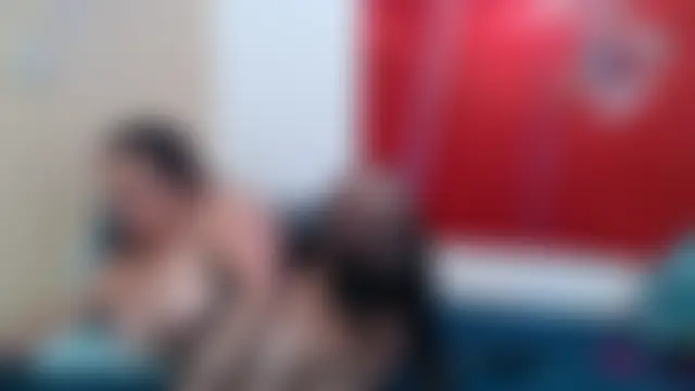 liliimilf: διαδικτυακό σόο υ στην κάμερα