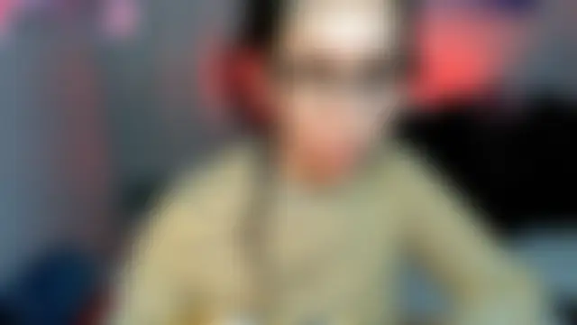 naihroby Chat Room in diretta