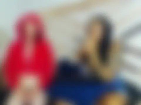 Luna_and_Rose Chat Room in diretta