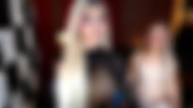 IndestructibleLily: διαδικτυακό σόου στην κάμερα