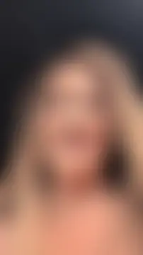 Risky_girl23_ Chat Room in diretta