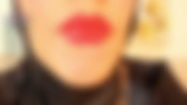 hanajameela: διαδικτυακό σόου στην κάμερα