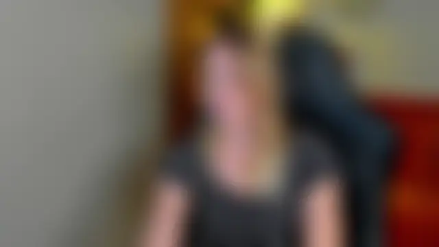 ElaraVoltage Pertunjukan Webcam