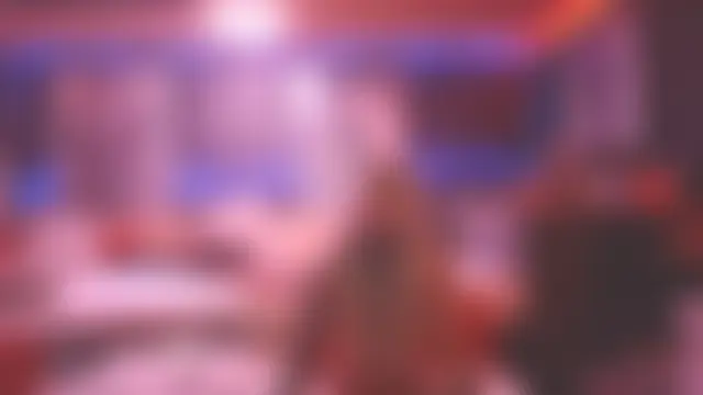 Pokazy przed kamerką – Sporty-sexy-blonde