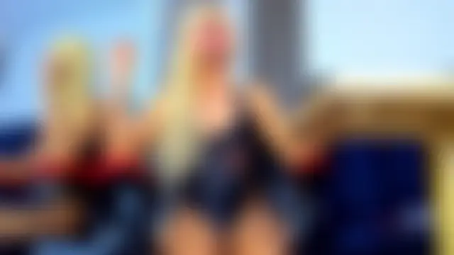 MiaMalkoba Pertunjukan Webcam